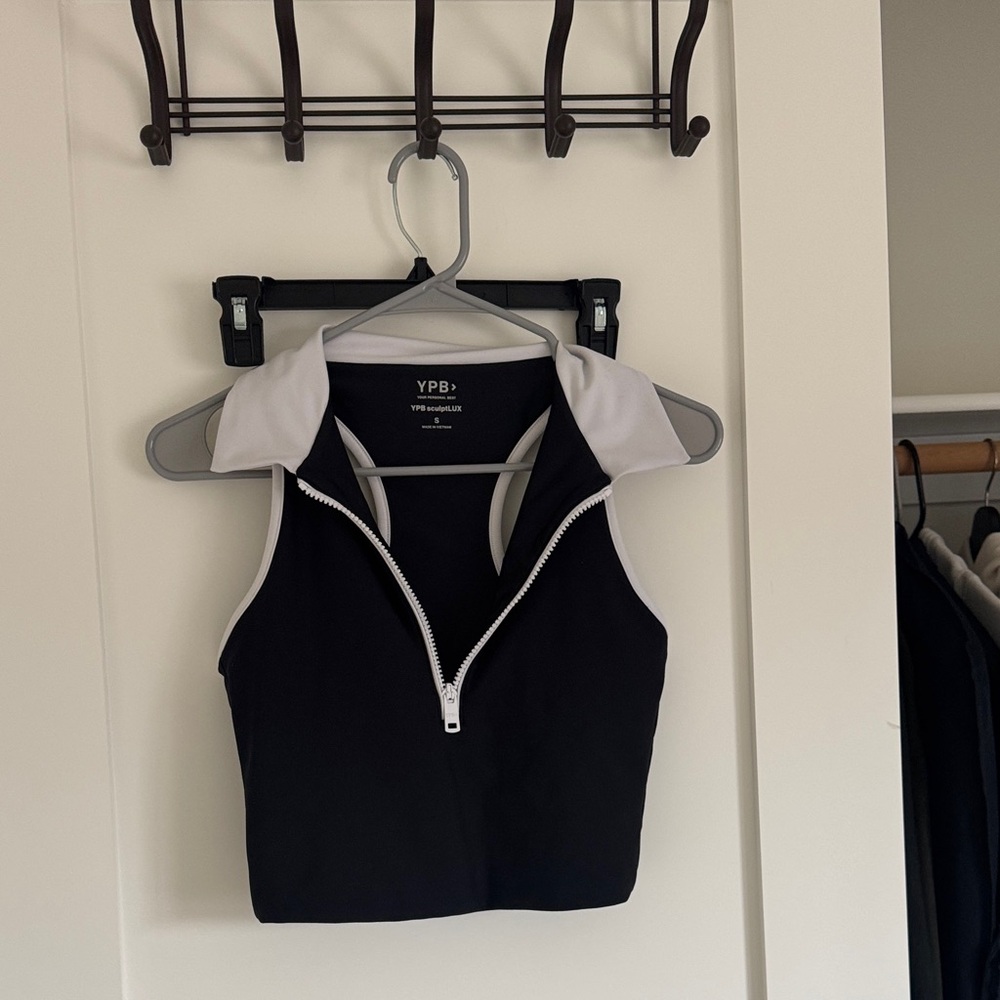 Abercrombie & Fitch Black and White Zip-Front Crop Top